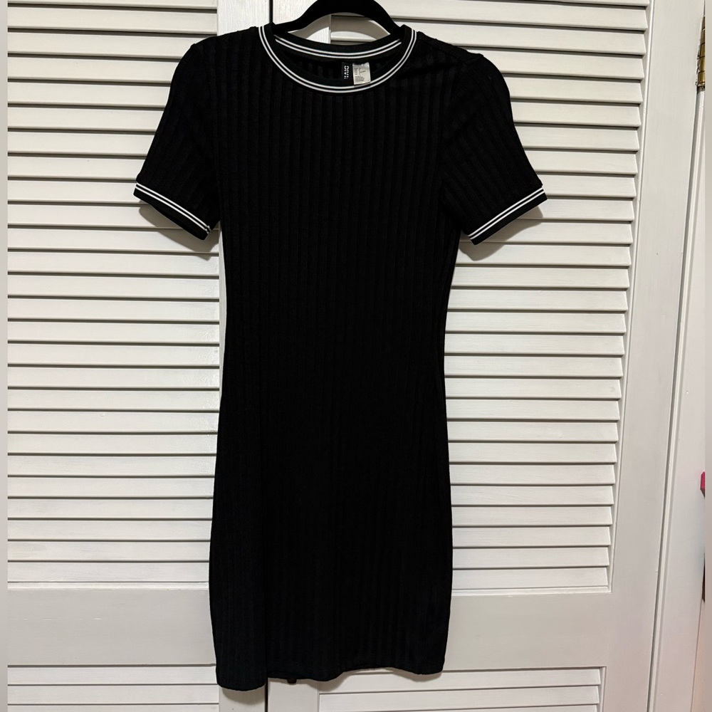 H&M Divided Black Ribbed Knit Dress Womens 6